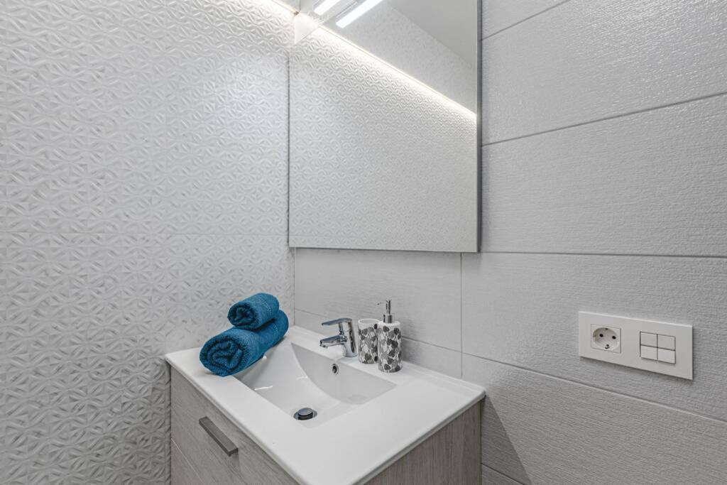 Tenerife Royal Gardens One Bedroom Apartment Playa de las Americas  Exterior photo